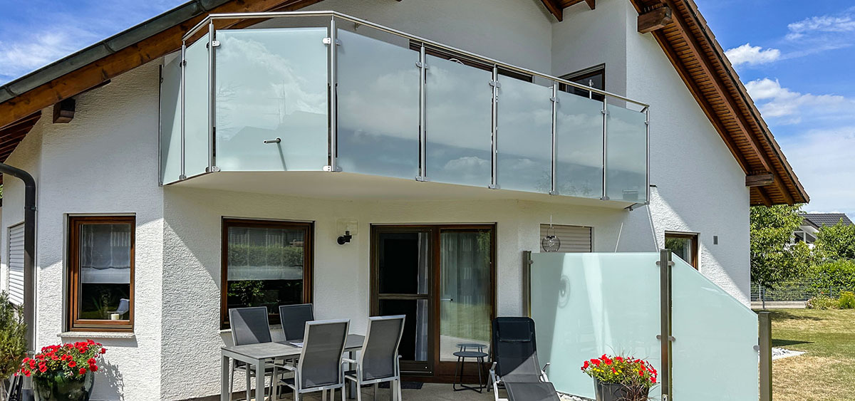 Edelstahl Balkongeländer Waiblingen - ↗️Schmid-Jakobs.de: ✓Treppengeländer, Geländerbau, Aluminium Sichtschutz, Terrassendach