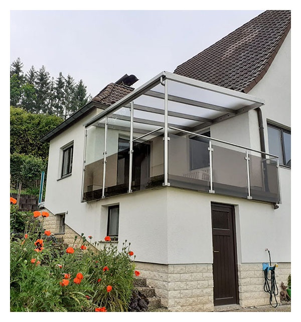 Balkon&uuml;berdachung aus Edelstahl und Glas